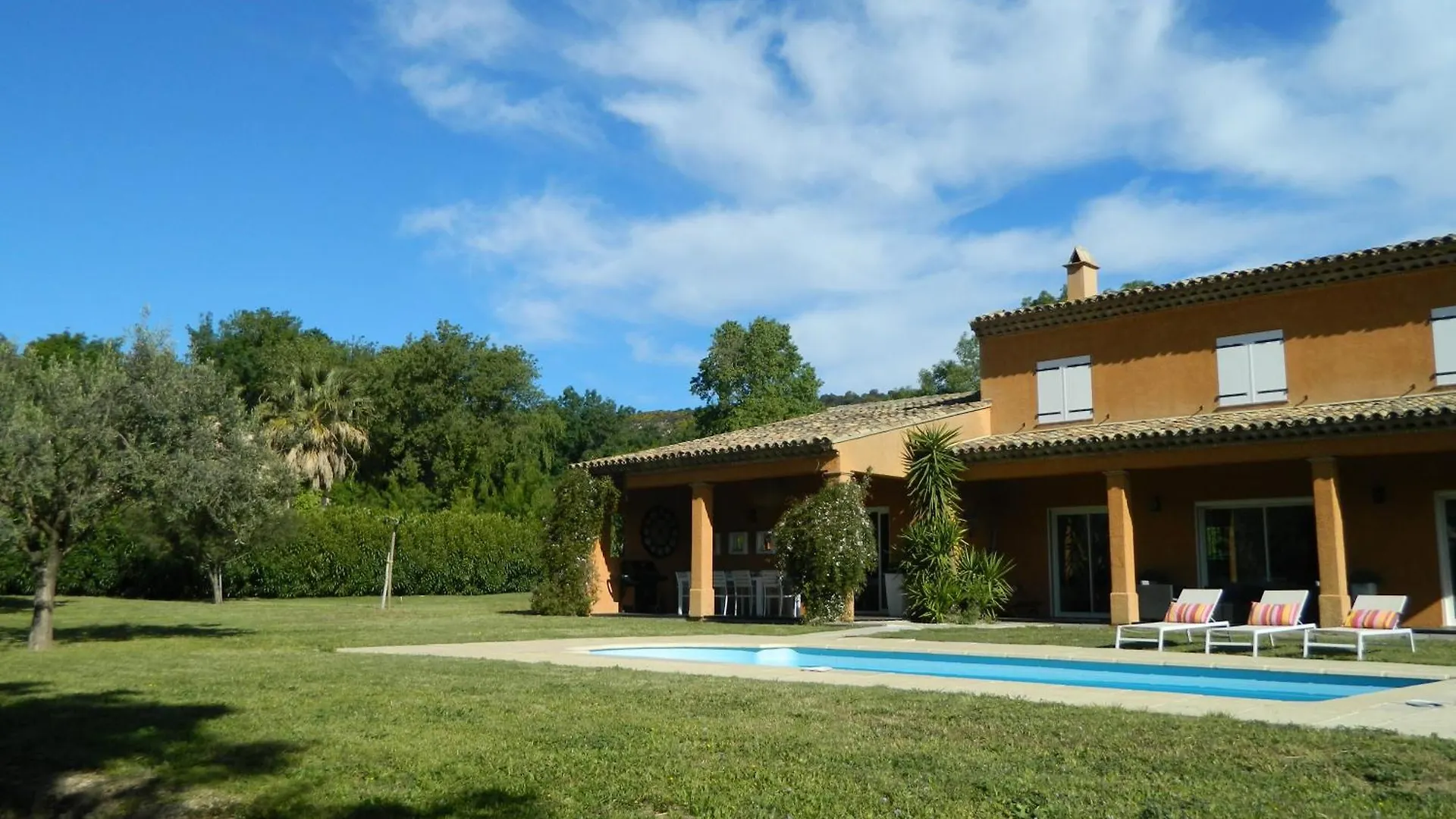 Beautiful Villa With Pool For 10 People Le Plan-de-la-Tour France